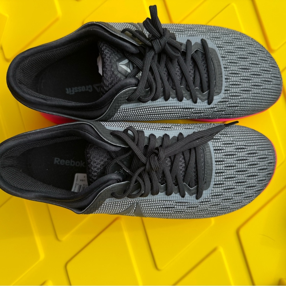 Reebok nano 8.0 women’s 8 black and pink